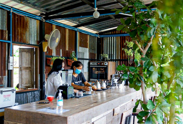 desain kedai kopi sederhana outdoor