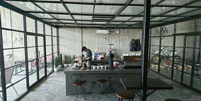 desain kedai kopi sederhana outdoor